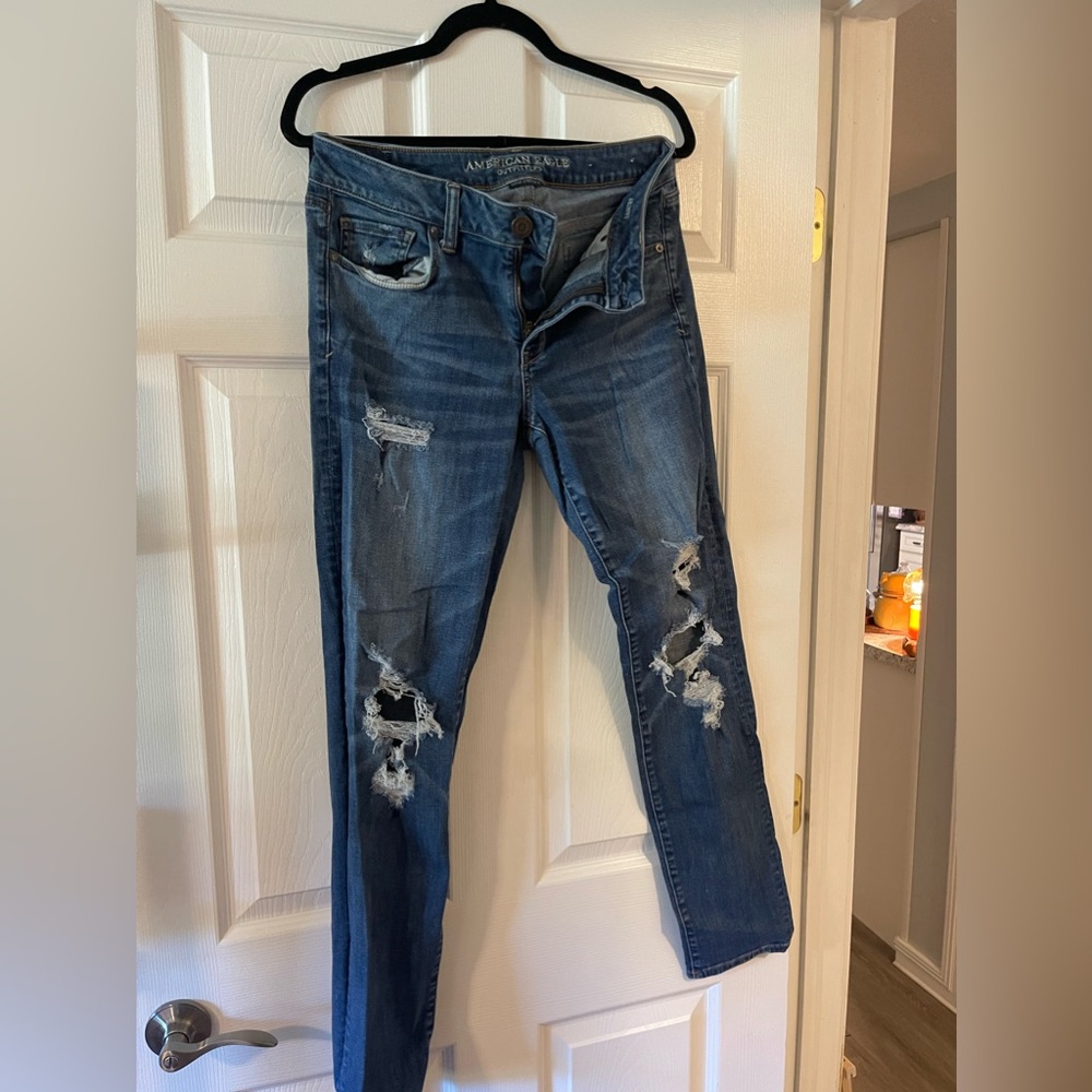 American Eagle Ripped Skinny Jean